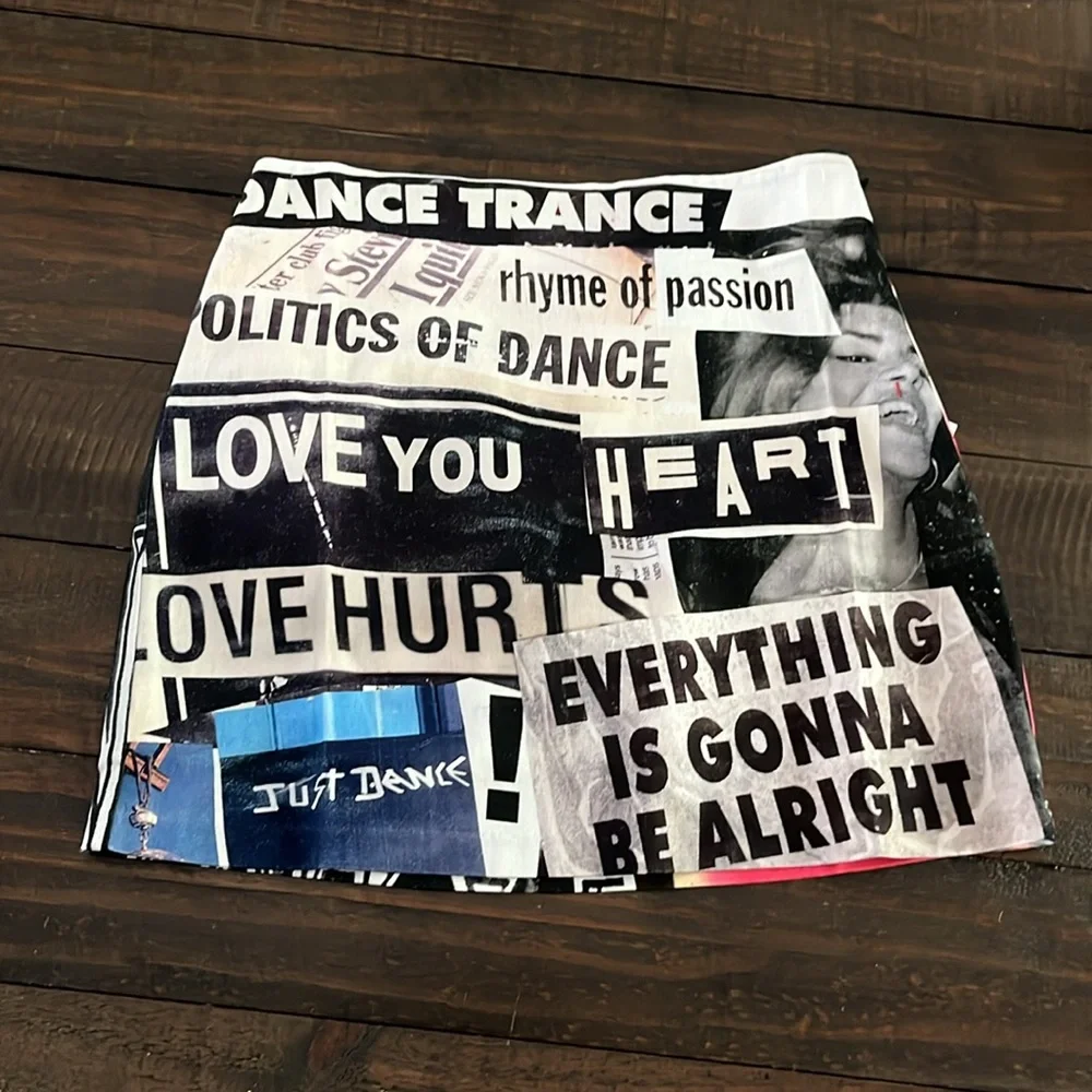 Desigual Slim Newspaper Mini Skirt - Picture 13 of 16